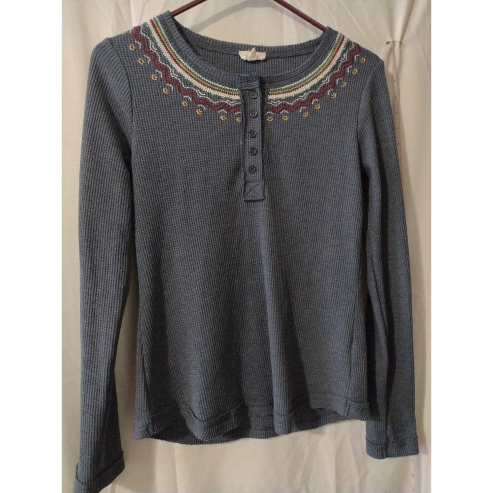 Waffle top, blue with design, size small, hem & thread
